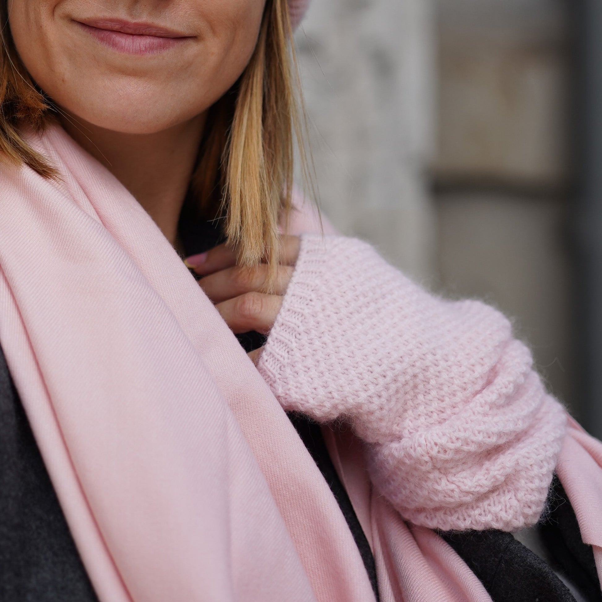 Mitaines cachemire rose poudré