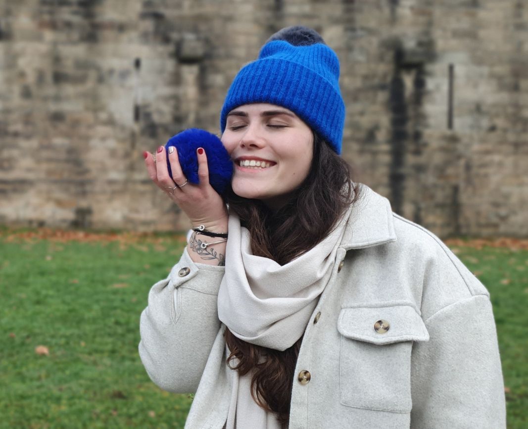 bonnet cachemire pompon femme bleu roi