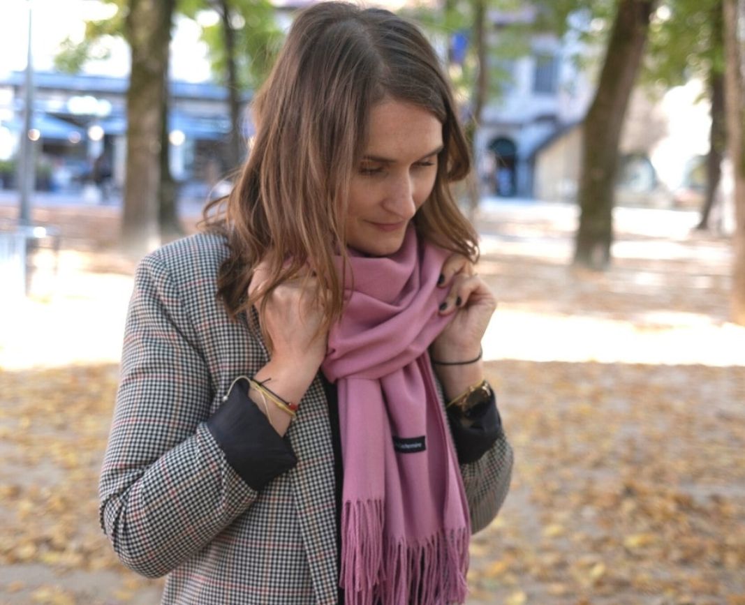 echarpe rose portee femme