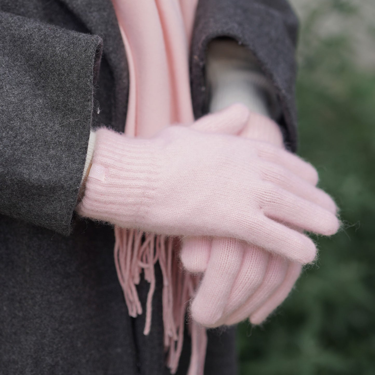 gants cachemire rose poudré