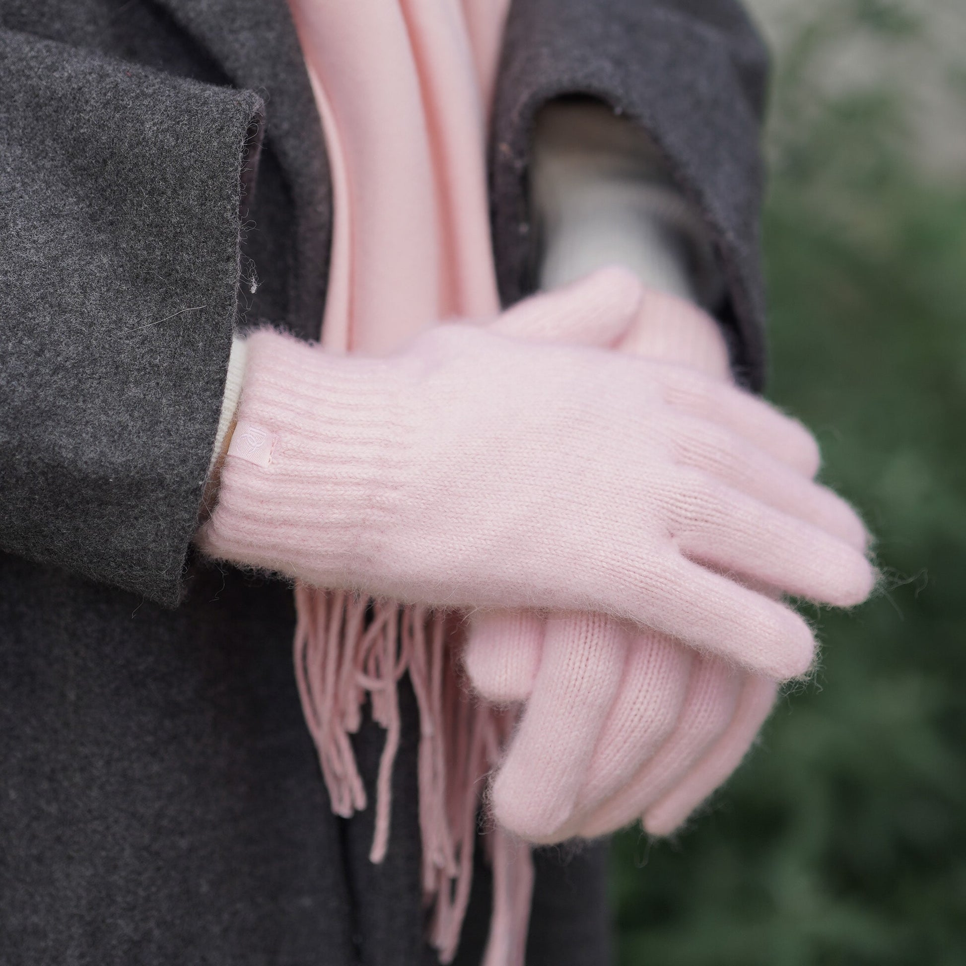 gants cachemire rose poudré