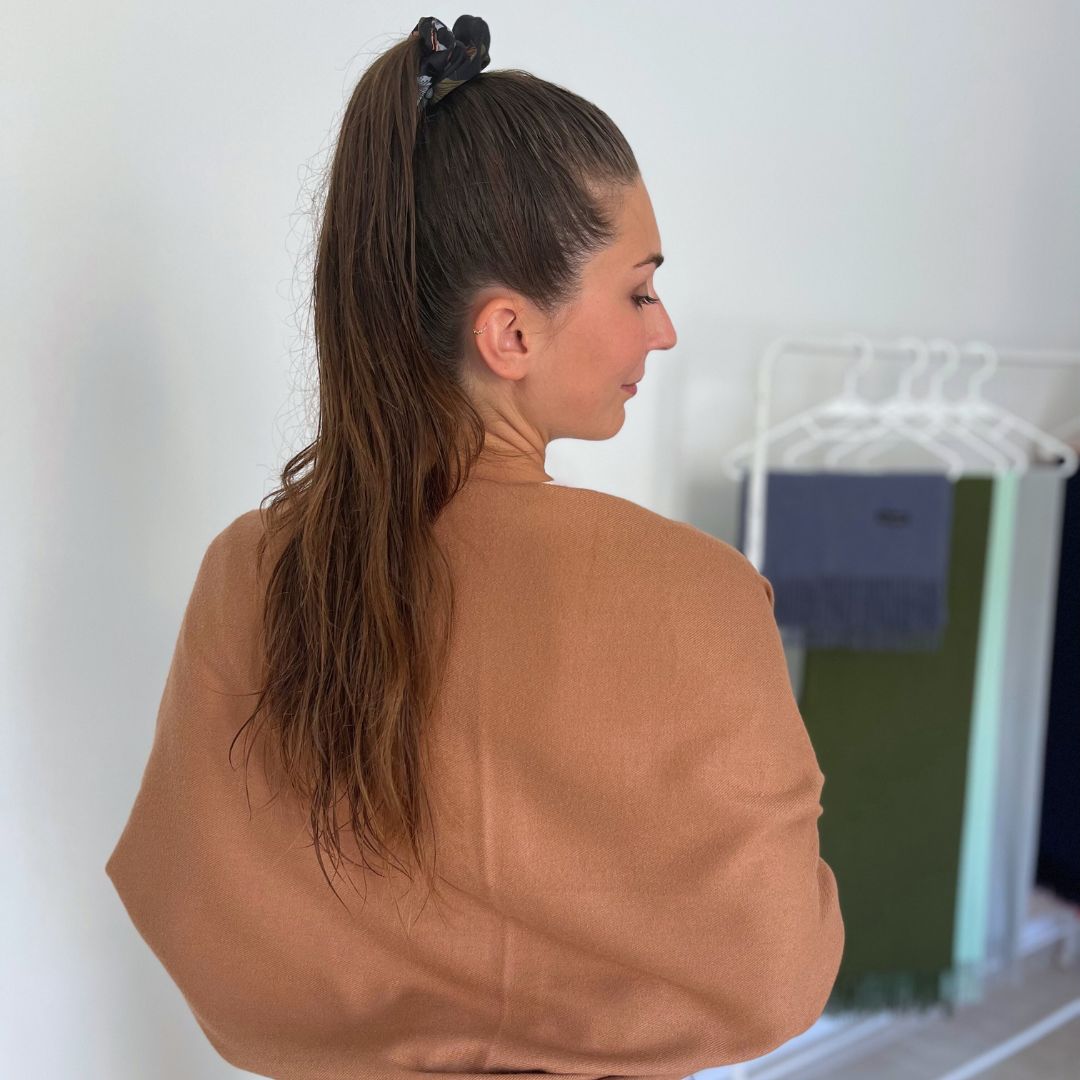poncho cachemire camel