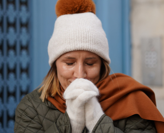 bonnet en cachemire et gants beige