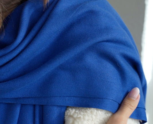 doux cachemire écharpe luxe bleu femme