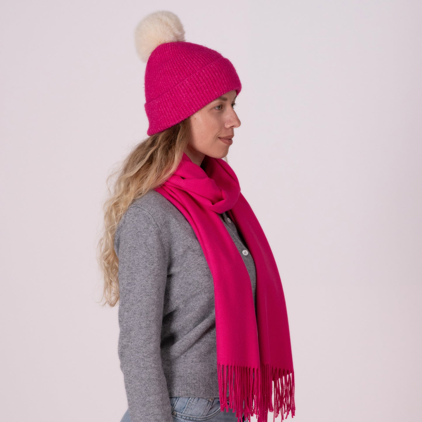 Bonnet cachemire fuchsia pompon