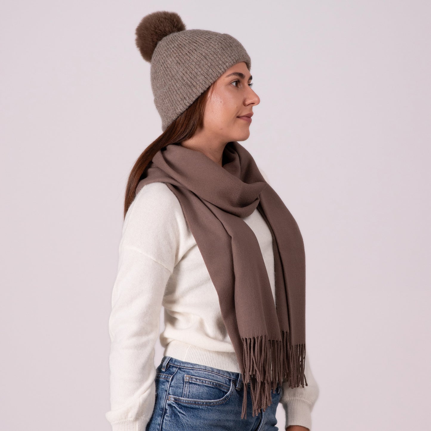 Bonnet cachemire taupe pompon