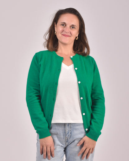 vert - Aurélie mesure 1m65 et porte du L