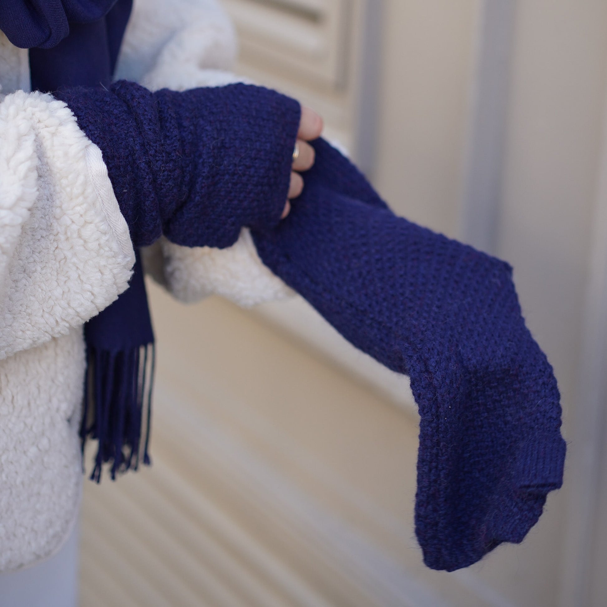 Mitaines cachemire bleu marine montantes