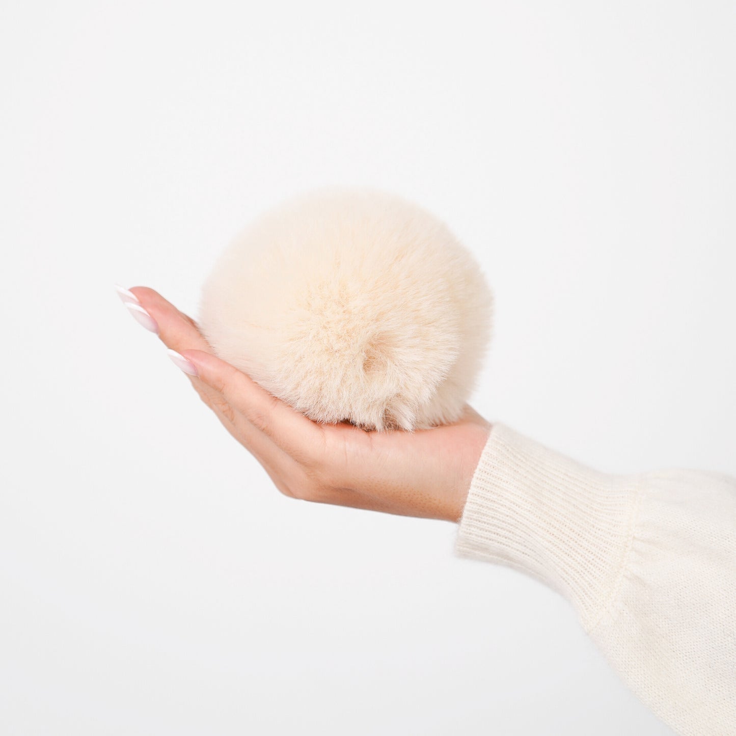 Pompon amovible beige