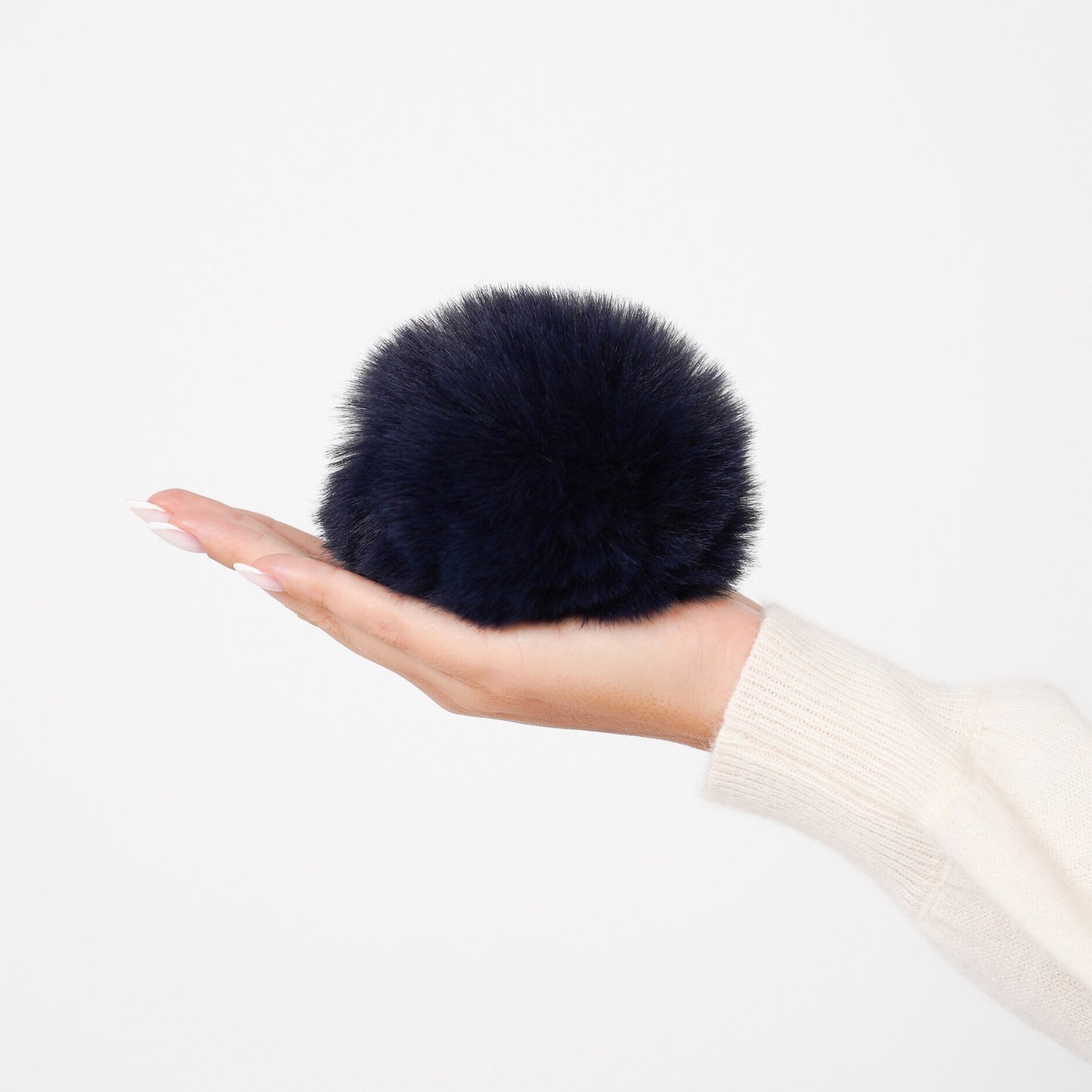 Pompon amovible bleu marine