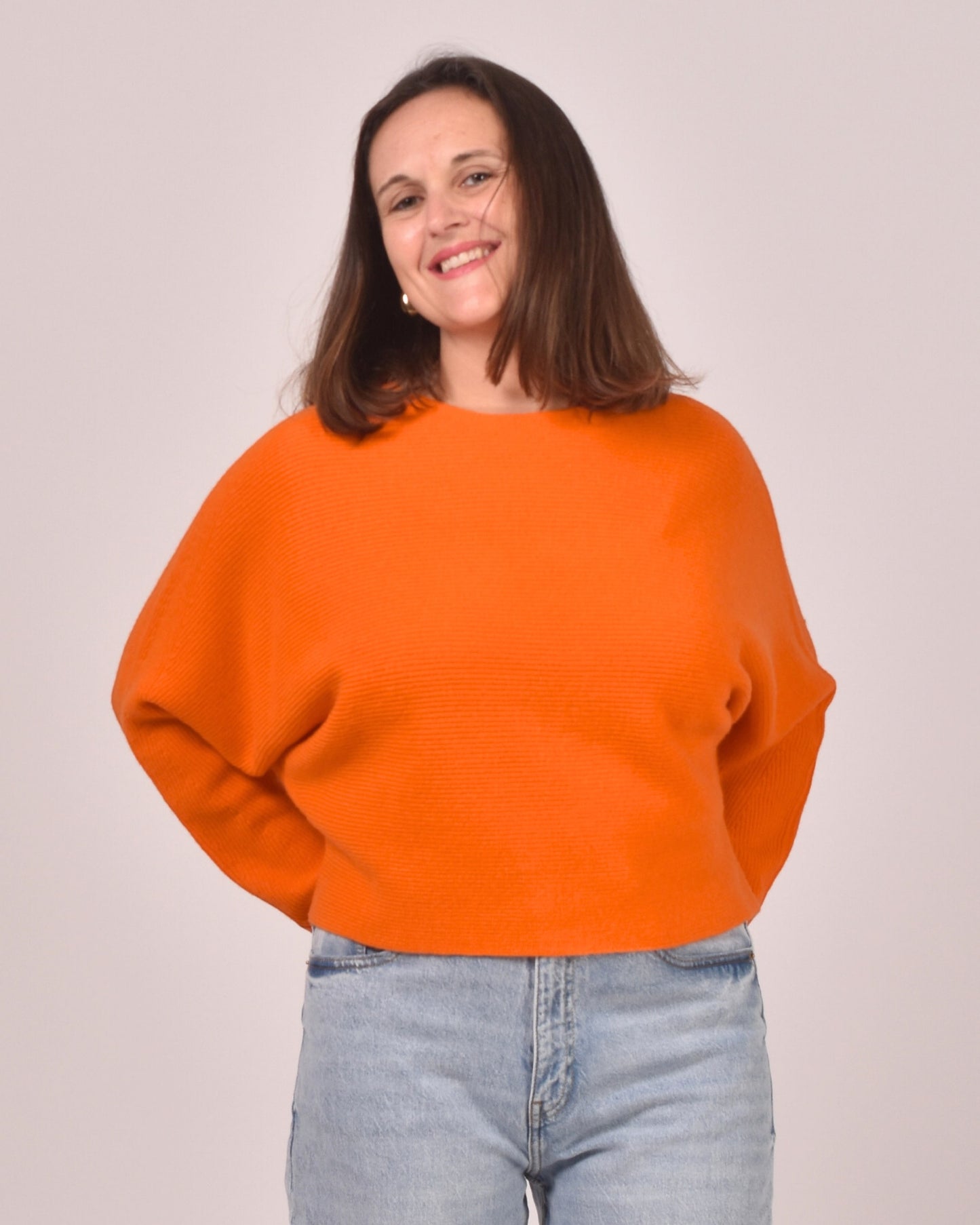 orange - Aurélie mesure 1m65 et porte du M