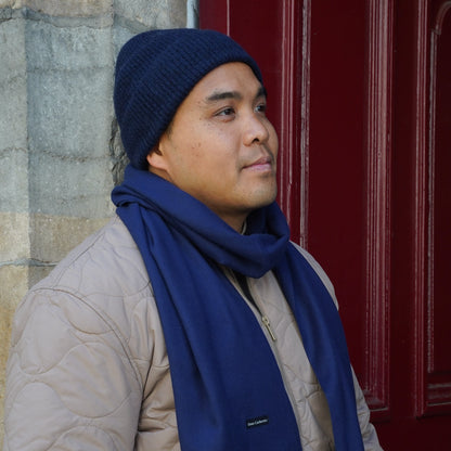 Bonnet cachemire bleu marine pompon